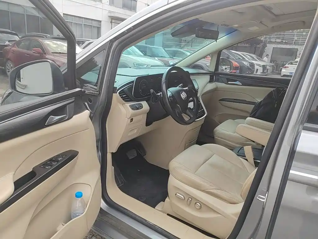 Фото 16 - Buick GL8
