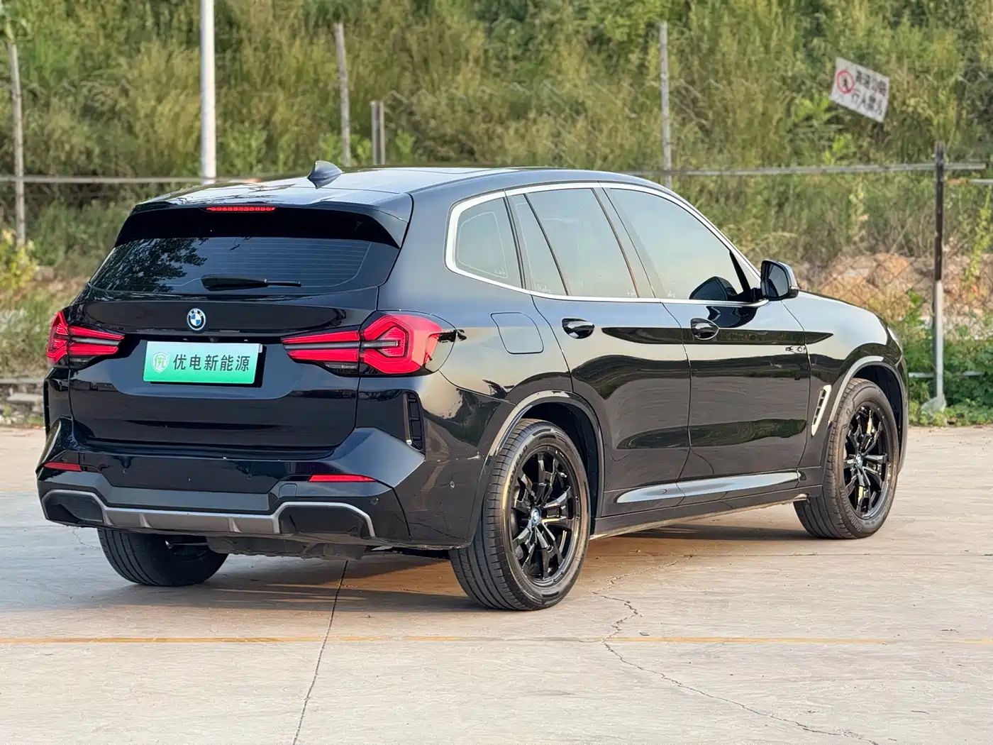 BMW iX3 2022 Leading Edition фото 8