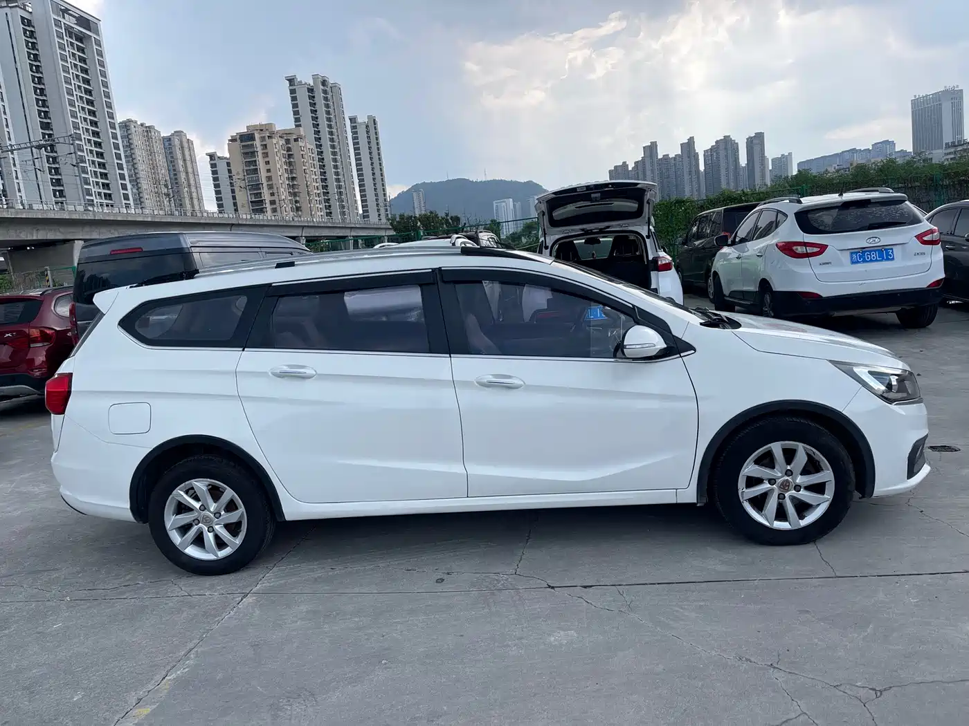 Baojun 310W 2018 2017 1.5L Manual Fashion Edition (China V)