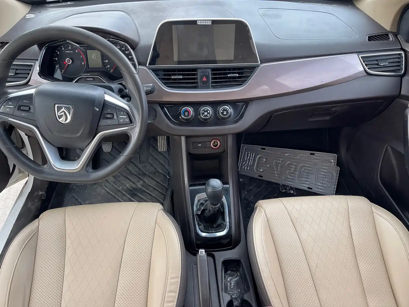 Baojun 310W 2018 2017 1.5L Manual Fashion Edition (China V)