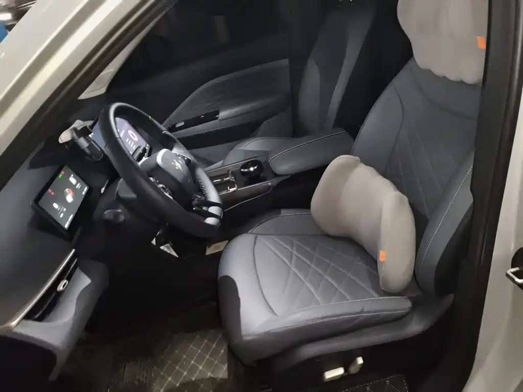 ARCFOX T1 2025 2025 425 Mid-range Version