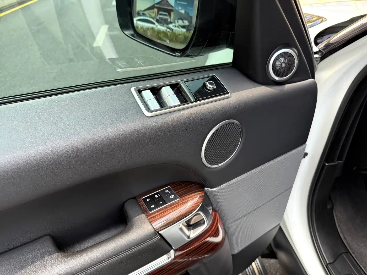 Land Rover Range Rover Sport 2017 3.0 SC V6 SE фото 27