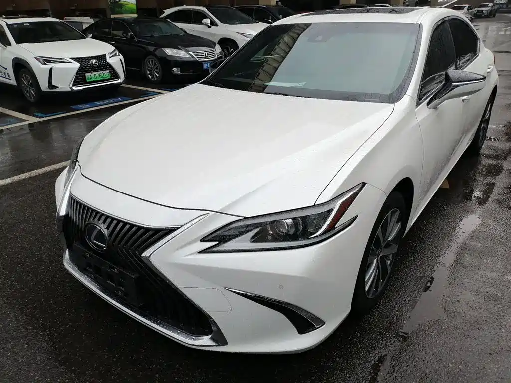 Lexus ES 2020 Model 300h Excellence Edition China V