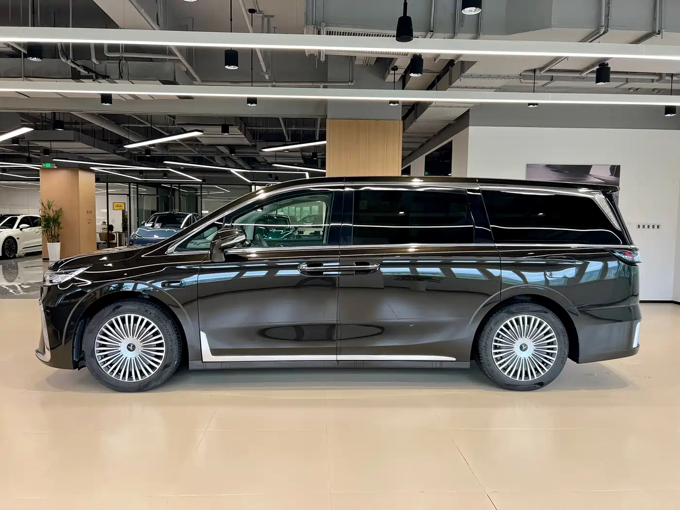Voyah Auto Voyah Dreamer 2025 2025 Model PHEV 4WD Premium QianKun Edition