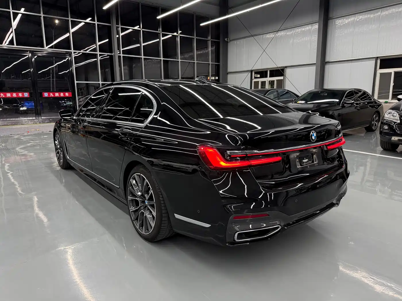 BMW 7 Series 2022 740Li Exclusive M Sport Package фото 21