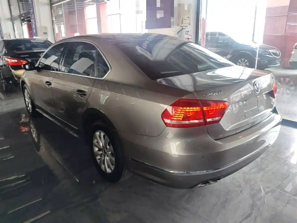 Volkswagen Passat 2015 1.8TSI DSG Honor Edition фото 5