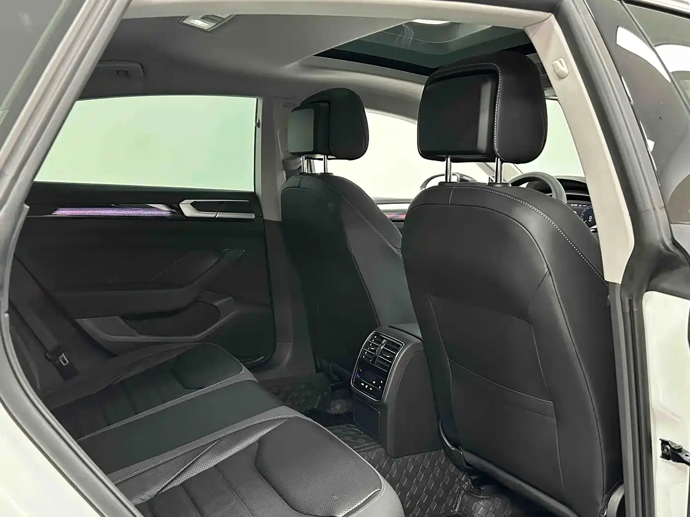 Volkswagen FAW-Volkswagen CC 2025 380TSI Eye-catching Shared Edition фото 14