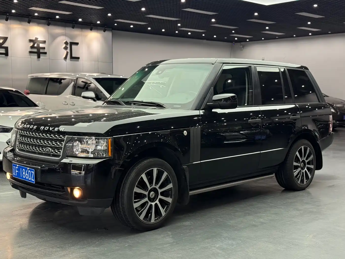 Land Rover Range Rover 2011 5.0 NA V8 HSE фото 2