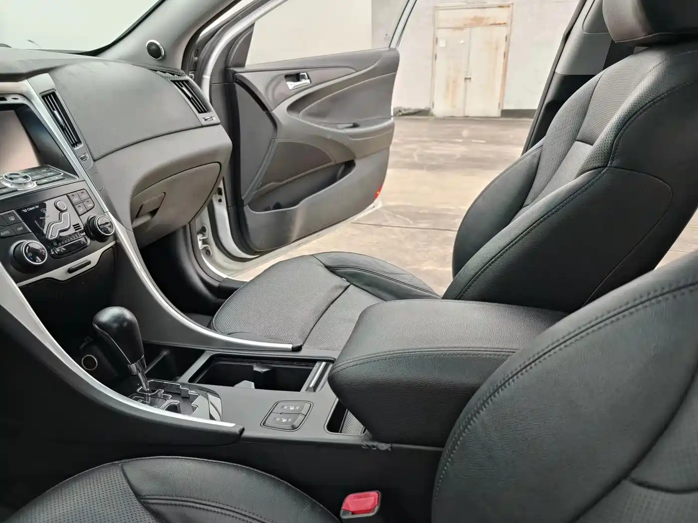 Hyundai Sonata 2013 2.0L Automatic Luxury Edition фото 12