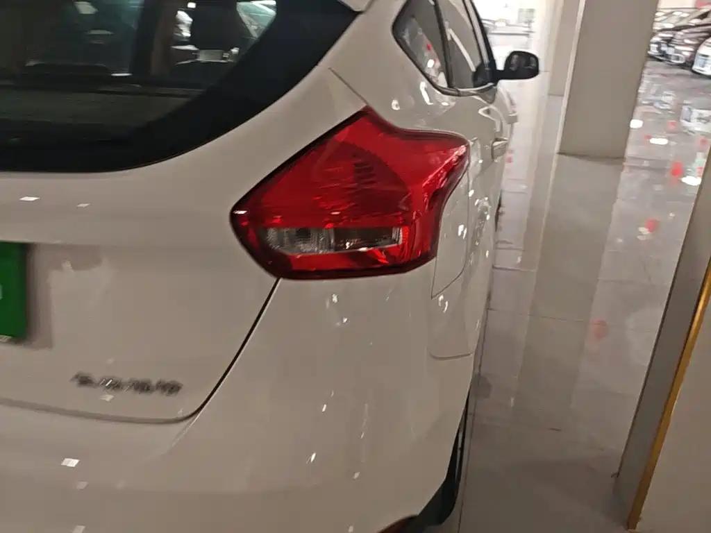 Фото 8 - Ford Focus