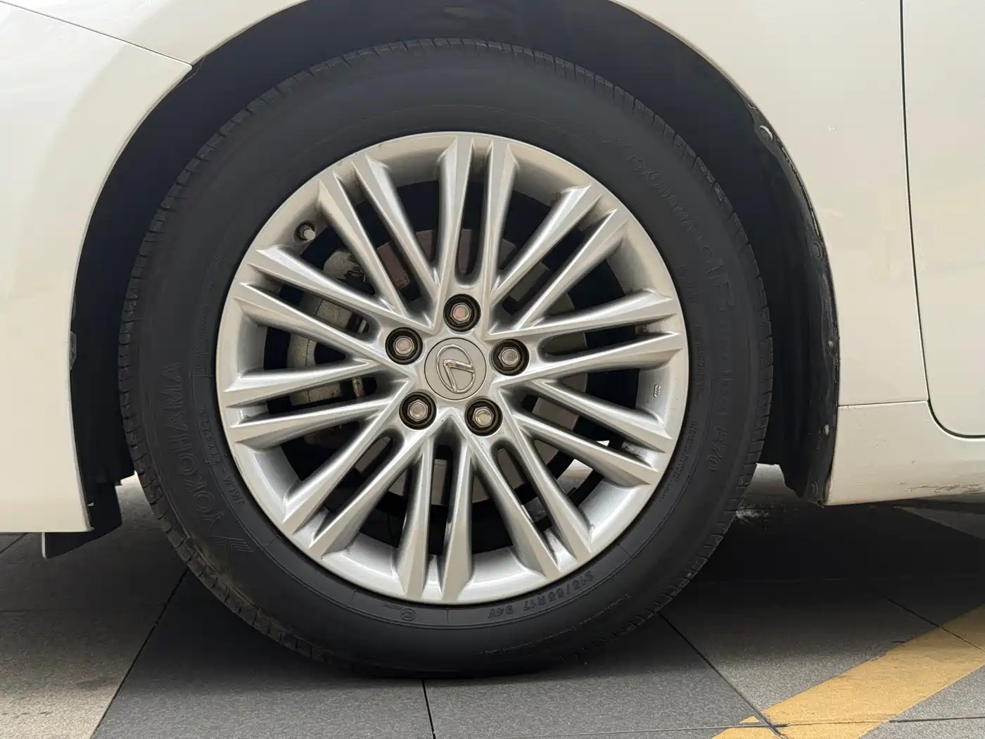 Lexus ES 2015 200 Elite Edition фото 12
