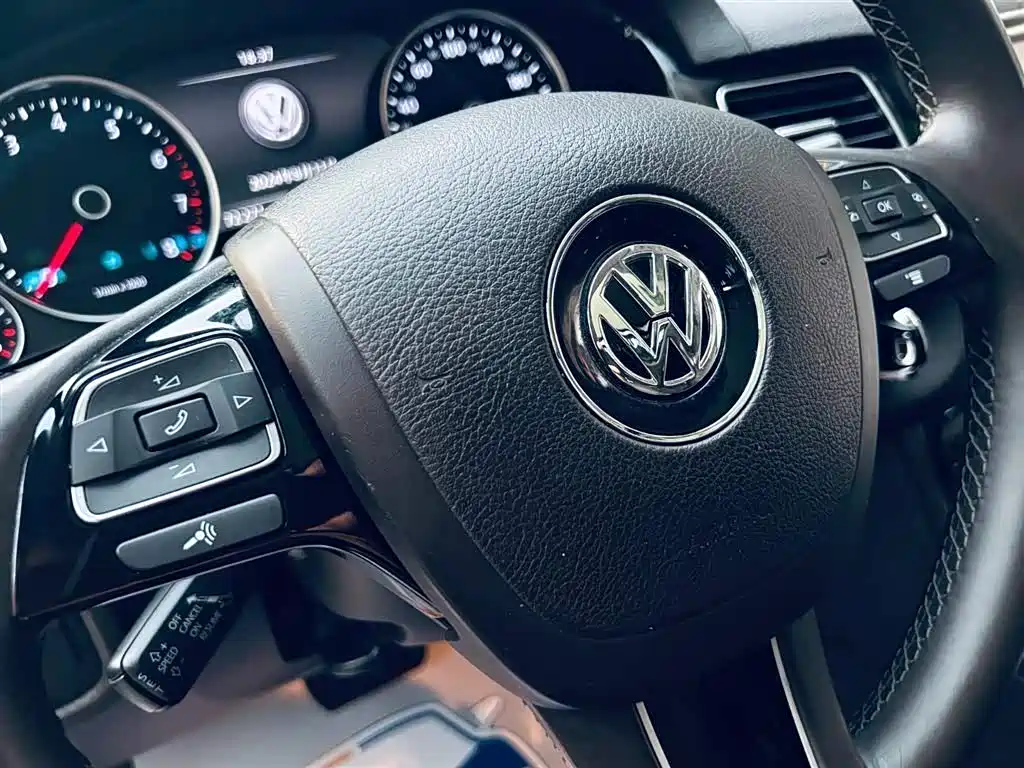 Фото 9 - Volkswagen Touareg
