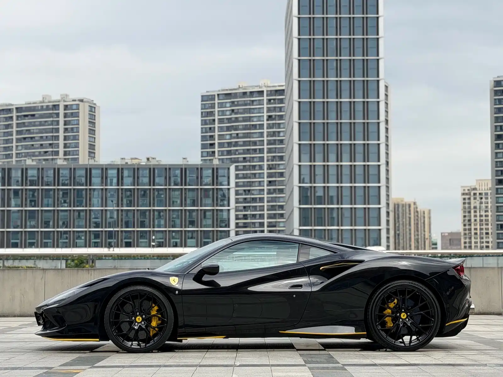 Photo 16 - Ferrari F8