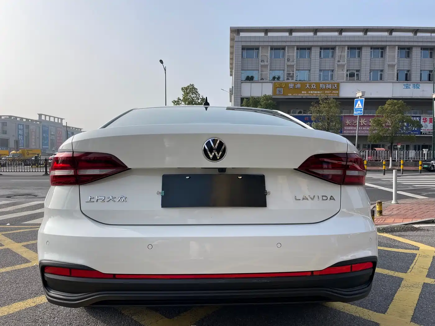 Volkswagen Lavida 2023 Facelift 1.5L Auto Comfort Edition фото 5