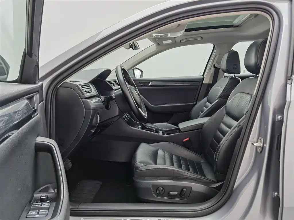 Škoda Superb 2016 TSI330 DSG Smart Edition фото 10