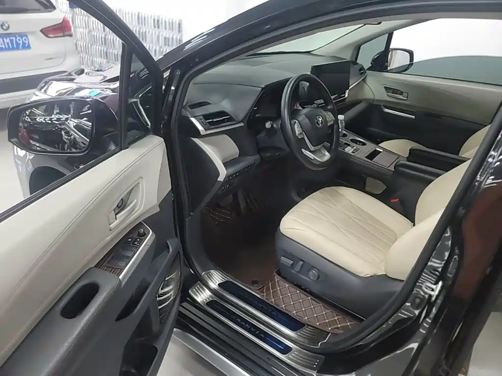 Toyota Granvia 2023 2023 2.5L Hybrid Luxury Edition