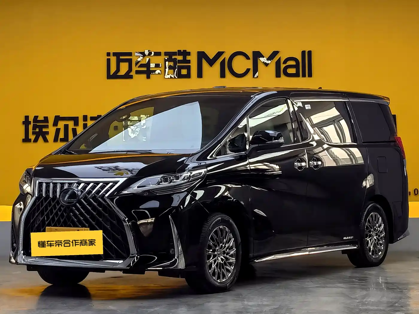Lexus LM 2020 300h Seven-Seater Elegance Edition фото 3