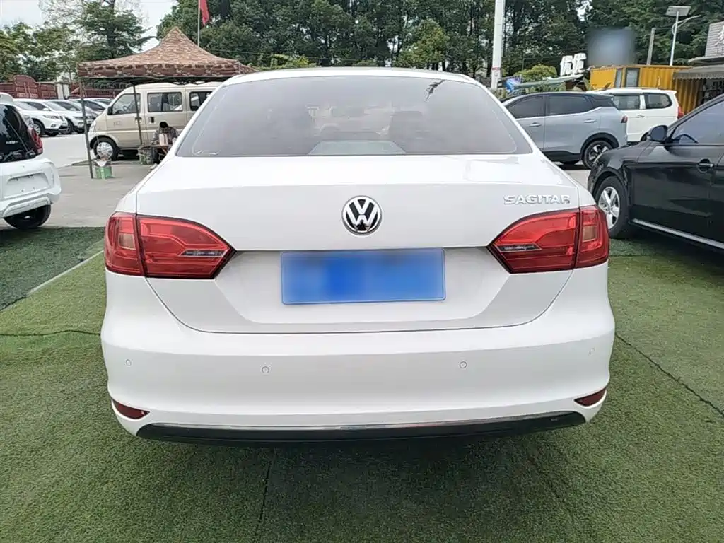 Volkswagen Sagitar 2014 1.6L Automatic Comfort фото 5