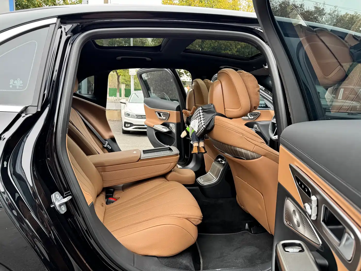 Mercedes-Benz E-Class 2025 E 300 L Luxury фото 9