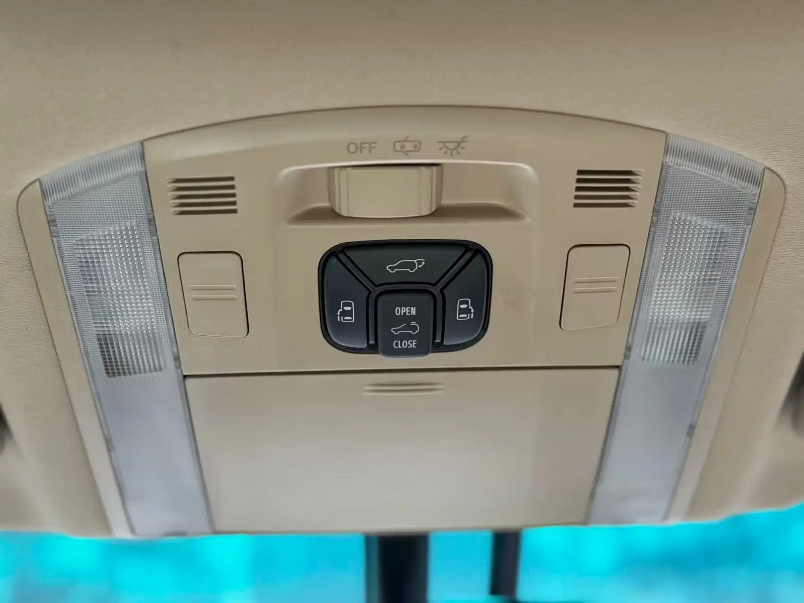 Photo 20 - Toyota Alphard