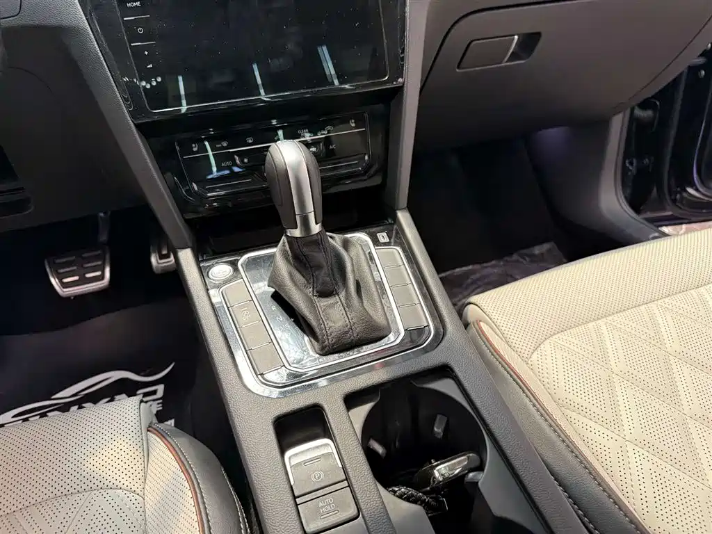Volkswagen Magotan 2023 Model 2 Million Commemorative Edition 330TSI DSG Luxury фото 9