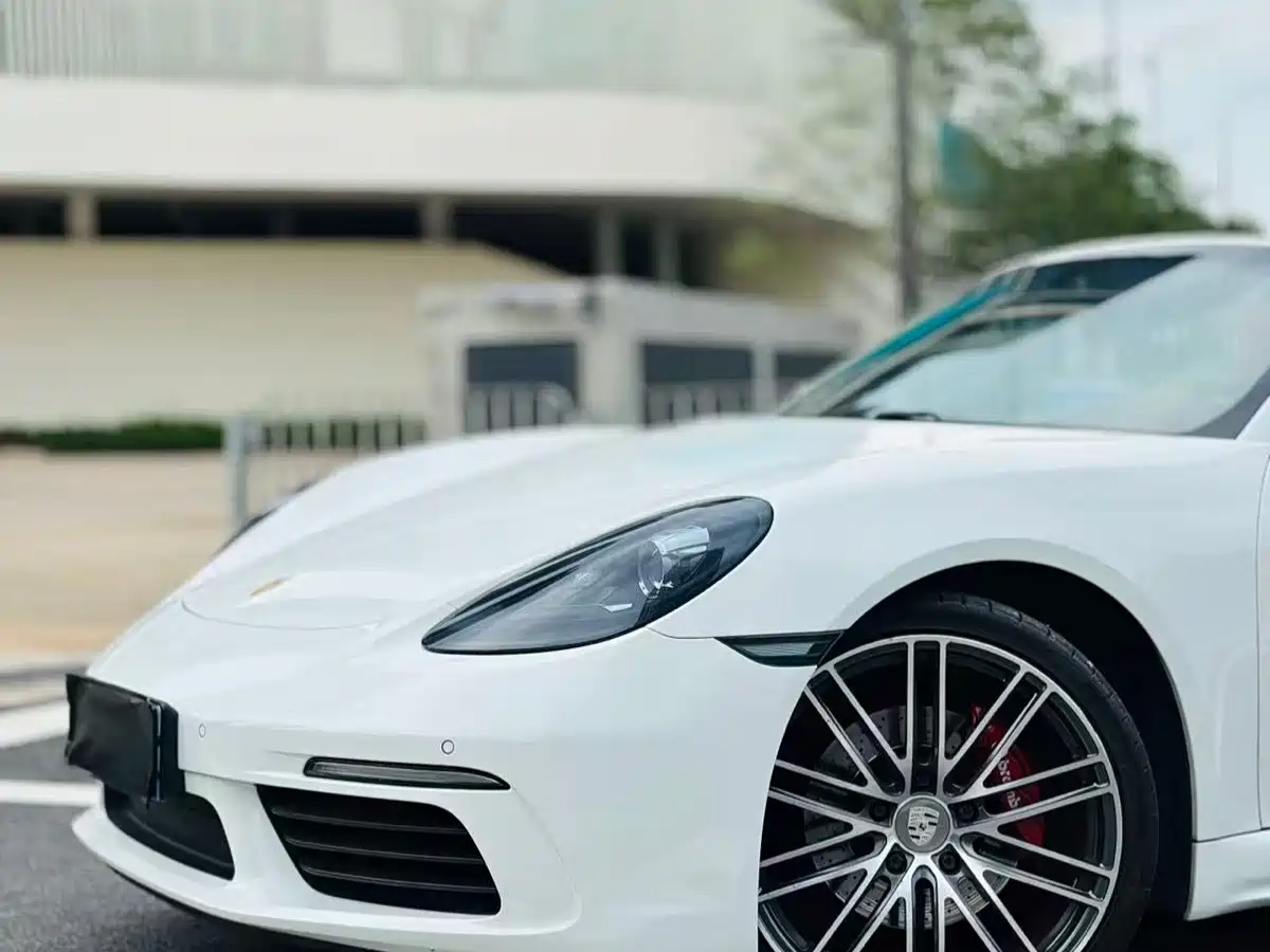 Фото 2 - Porsche 718