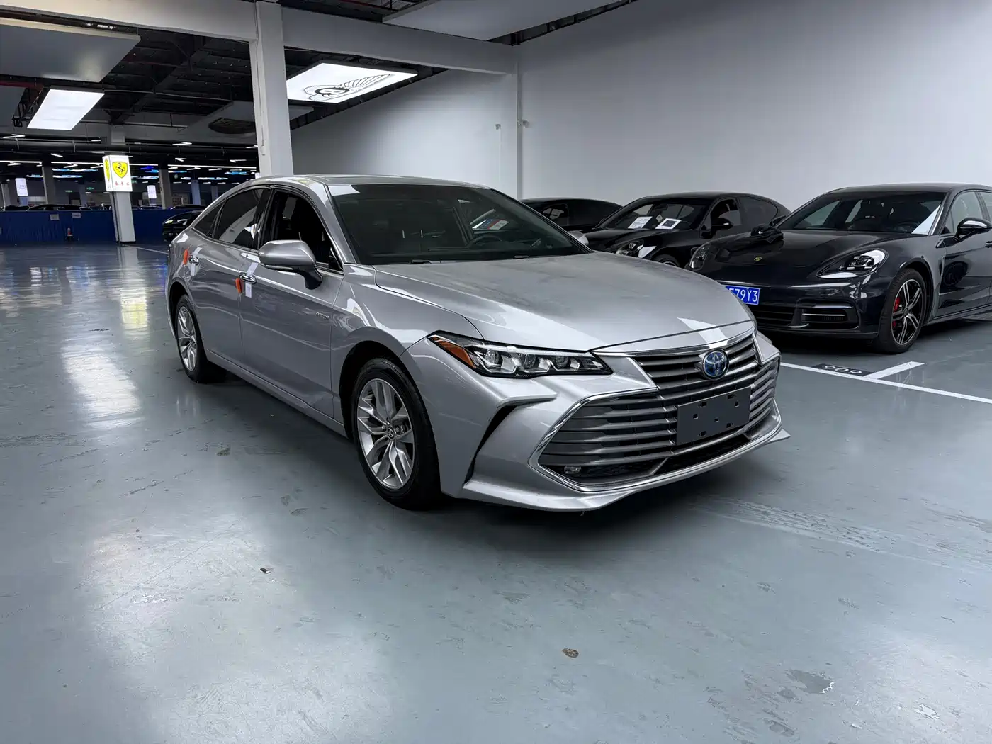 Toyota Avalon 2019 Hybrid 2.5L Luxury Edition China VI фото 3