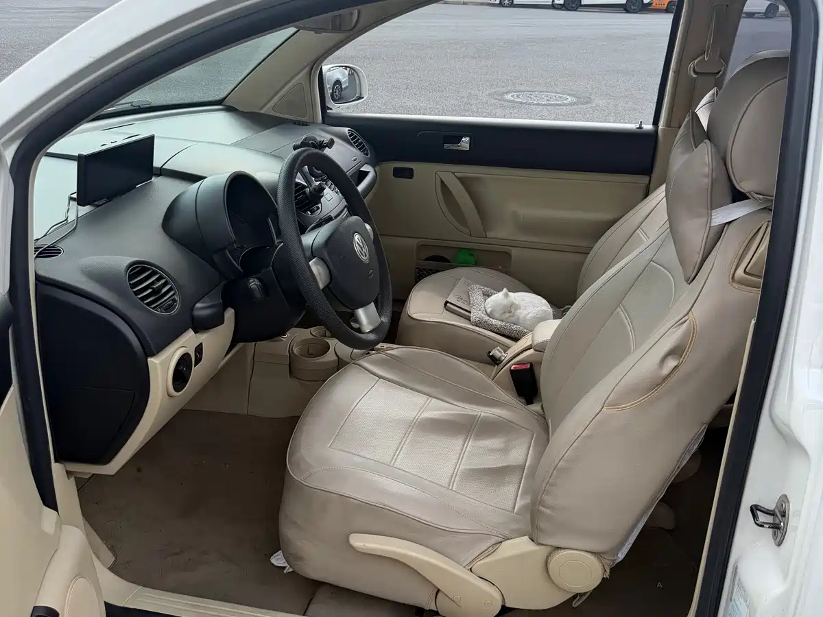 Volkswagen Beetle 2010 2010 Model 2.0 BlackOrange Comfort Edition