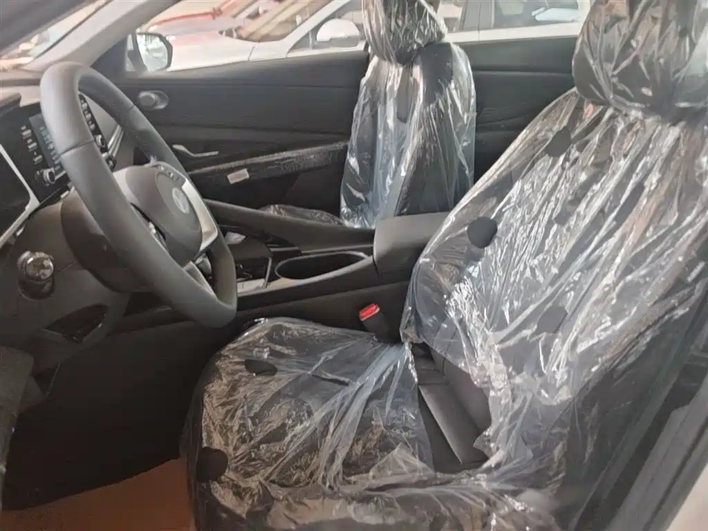 Hyundai Elantra 2023 1.5L CVT GLX Elite Edition фото 15