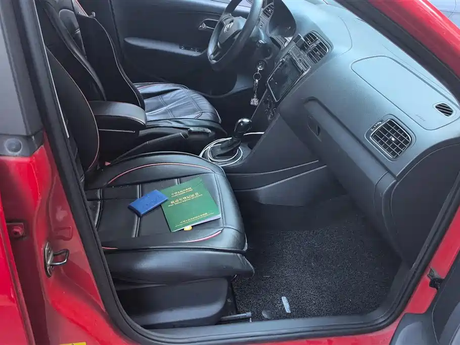 Volkswagen Polo 2016 1.4L Automatic Trend фото 8
