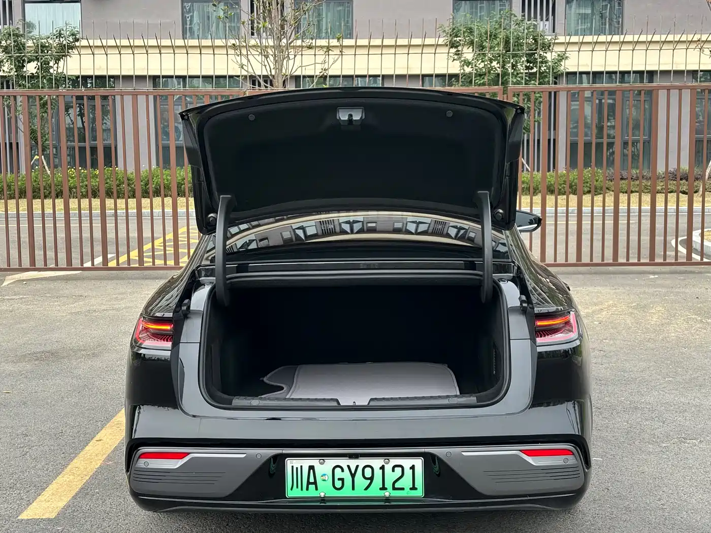 Geely Galaxy Galaxy Xingyao 8 2025 130km EM-i Premium Edition фото 15