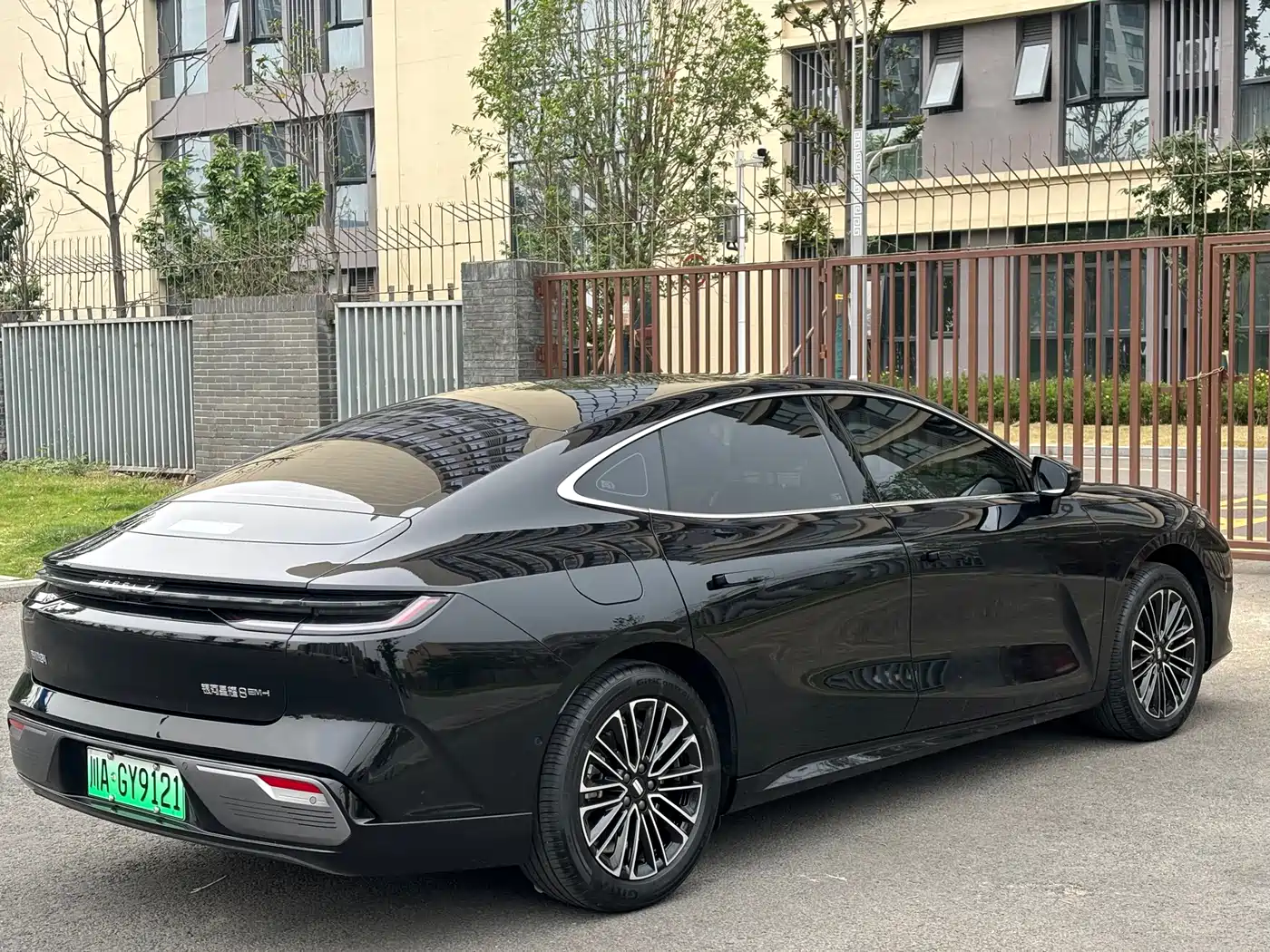 Geely Galaxy Galaxy Xingyao 8 2025 130km EM-i Premium Edition фото 18