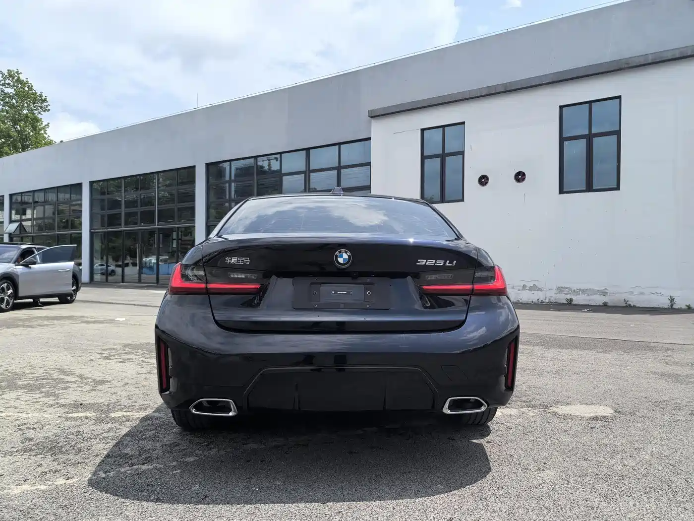BMW 3 Series 2026 325Li M Sport Package фото 10