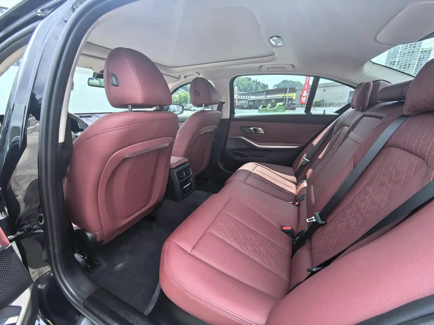 BMW 3 Series 2026 325Li M Sport Package фото 8
