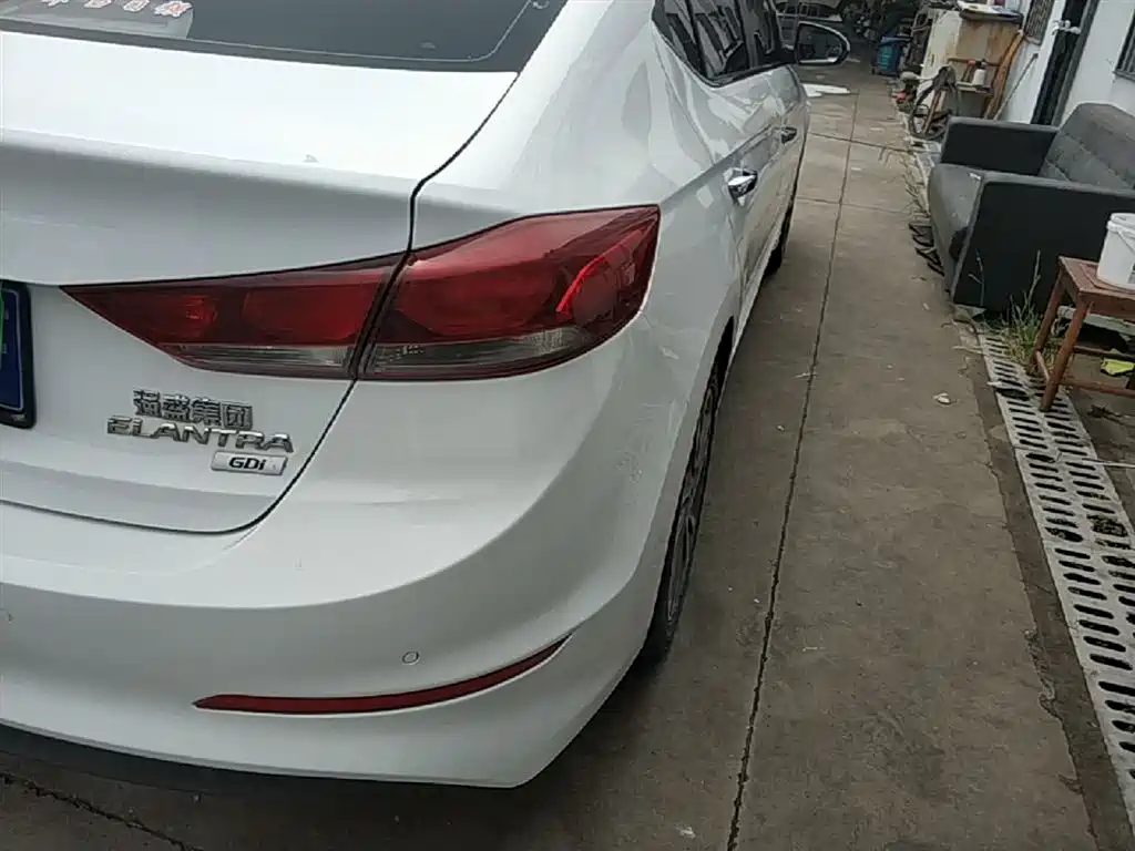 Hyundai Elantra 2016 Model 1.6L Automatic Smart Elite фото 8