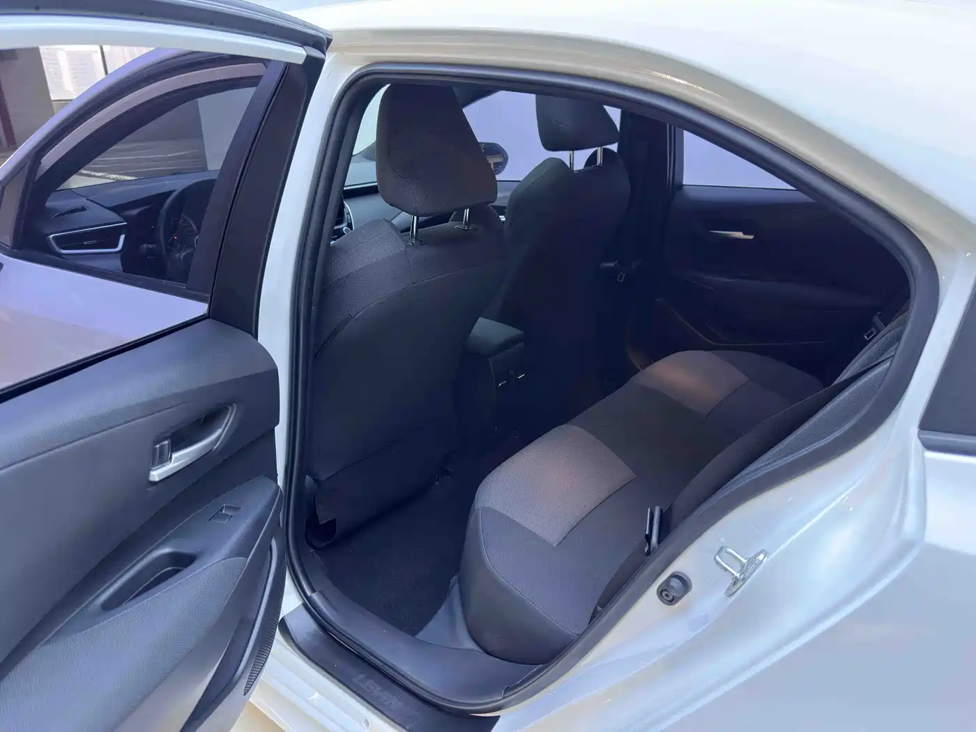 Toyota Levin 2022 185T CVT Luxury Edition фото 11
