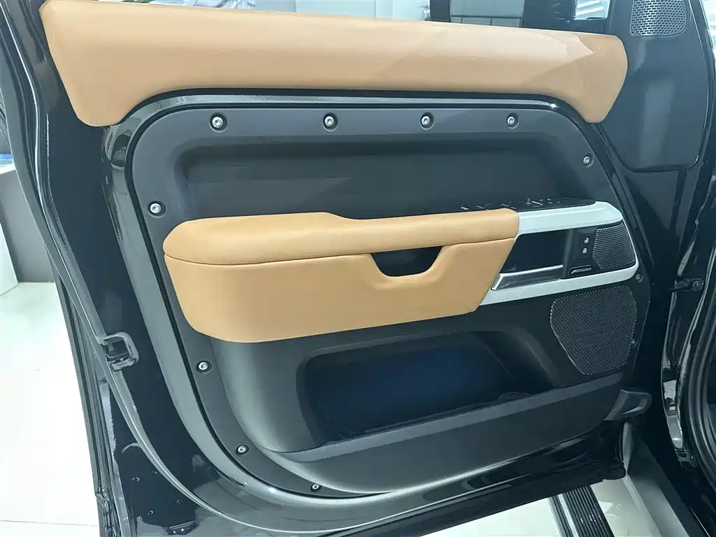 Land Rover Defender 2024 110 3.0T P400 X-DYNAMIC HSE фото 7