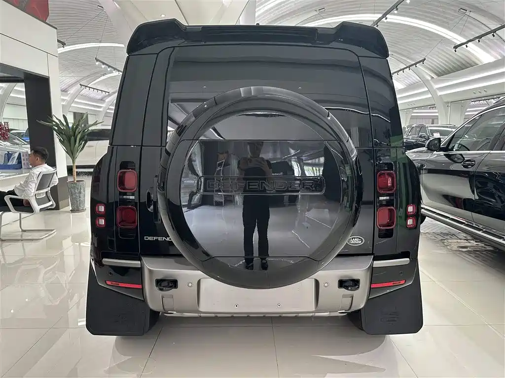 Land Rover Defender 2024 110 3.0T P400 X-DYNAMIC HSE фото 18