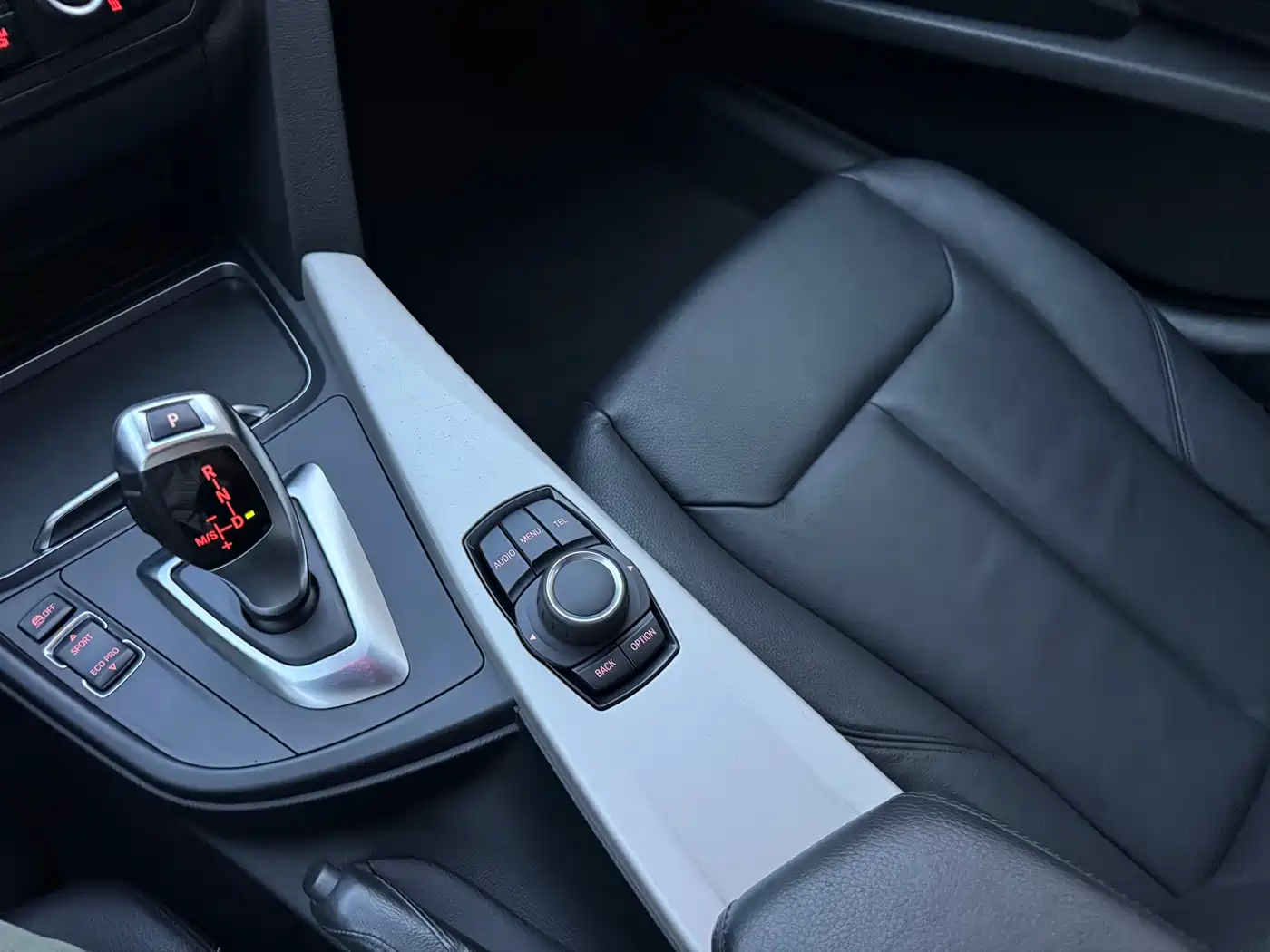 BMW 3 Series GT 2013 Model 320i Leading фото 12
