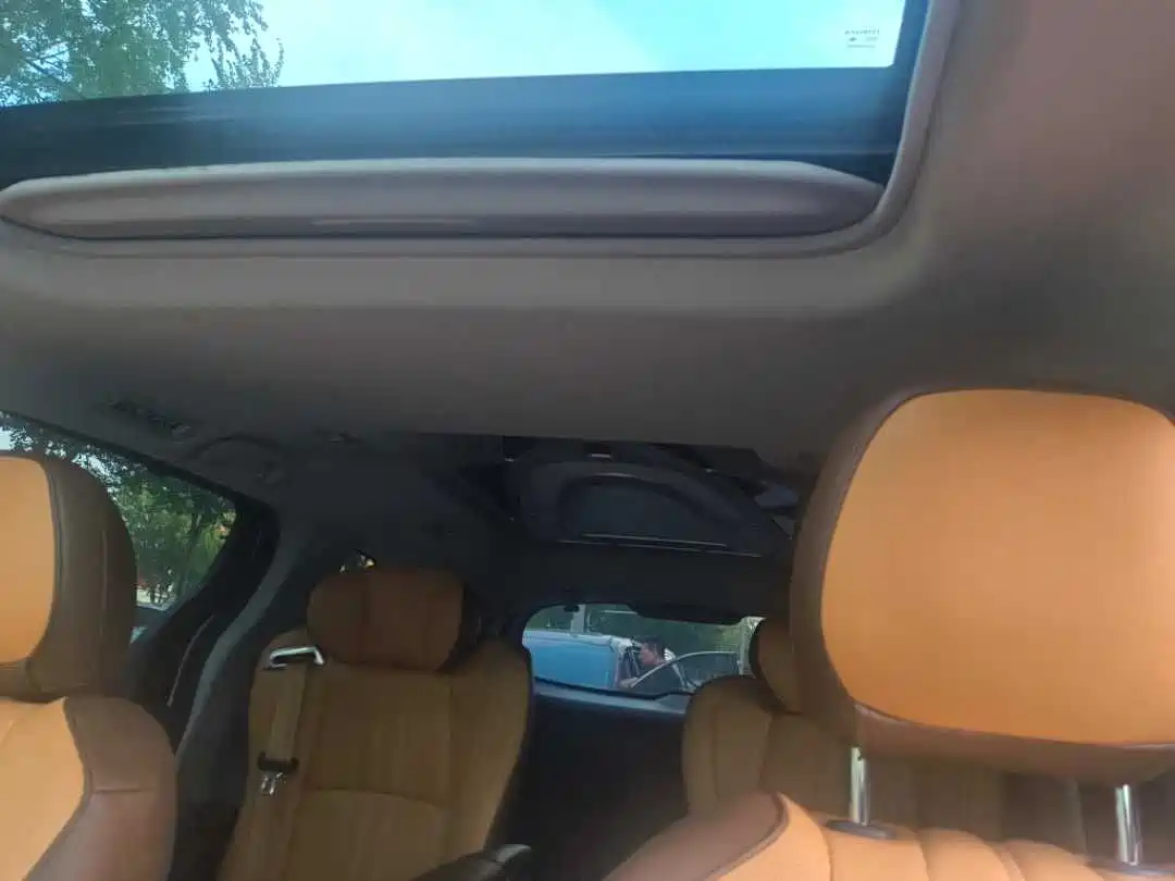 Toyota Granvia 2023 2.5L Hybrid Comfort Edition фото 12