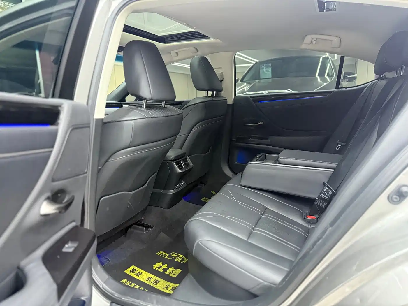 Фото 21 - Lexus ES
