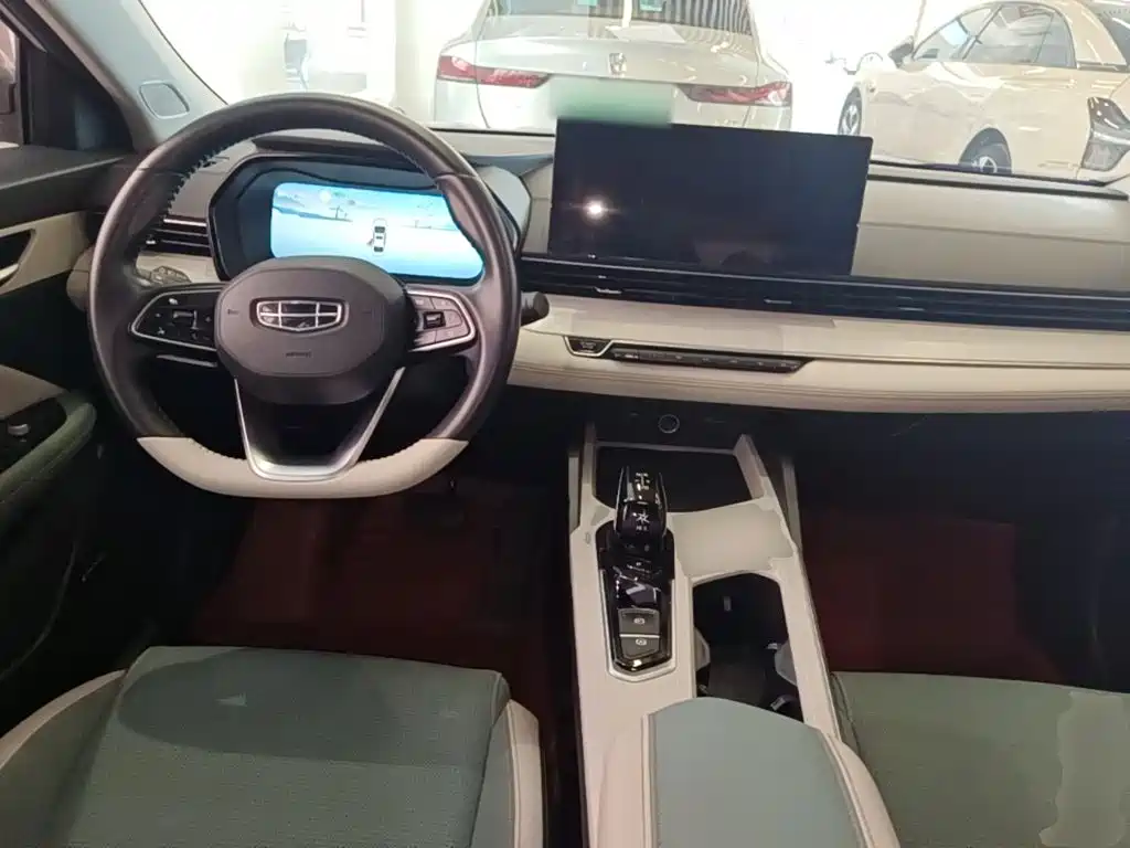 Geely Emgrand L HiP 2022 2022 1.5TD-DHT Pro 100KM Super Rui