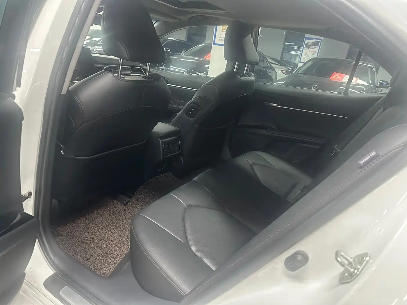Toyota Camry 2023 2.0G Luxury Edition фото 4