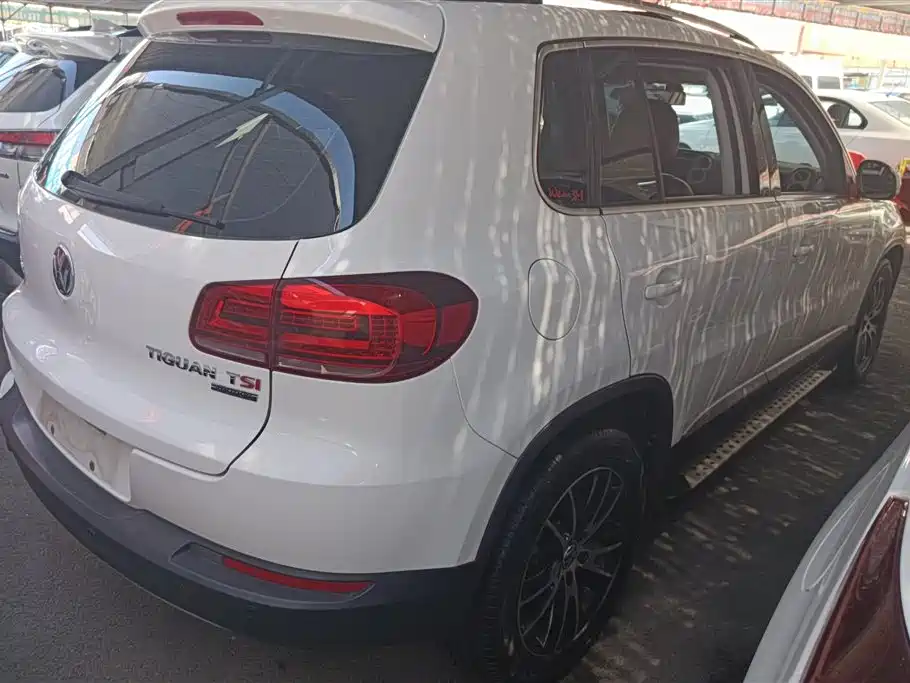 Volkswagen Tiguan 2015 1.8TSI Automatic 4WD Highline фото 3