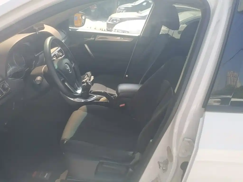 Zhonghua V5 2015 2012 1.5T Manual 2WD Sport
