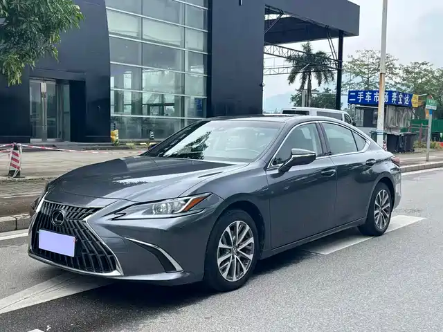 Lexus ES 2021