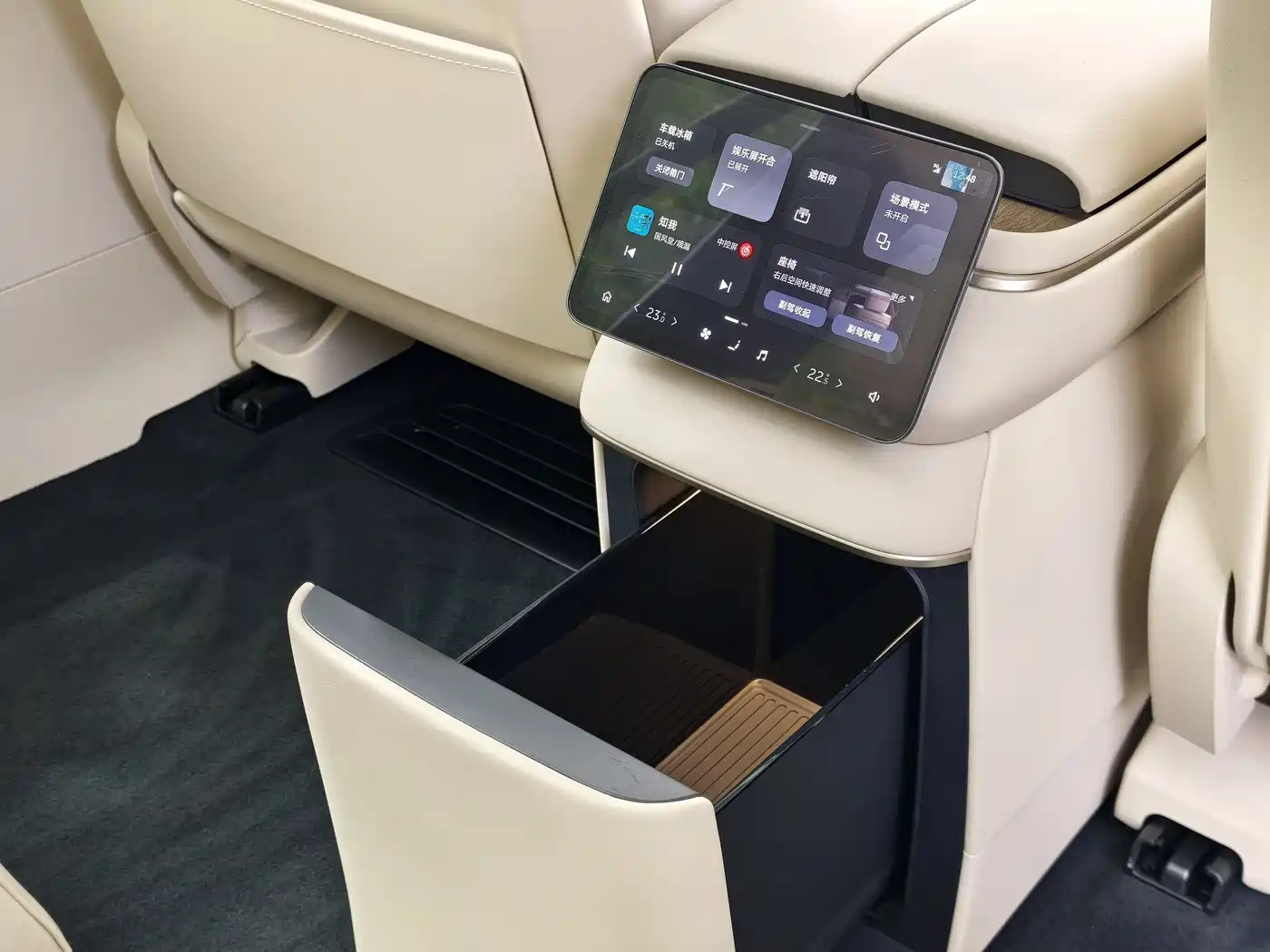 NIO ES8 2025 Model 6-Seat Executive Luxury Edition фото 11