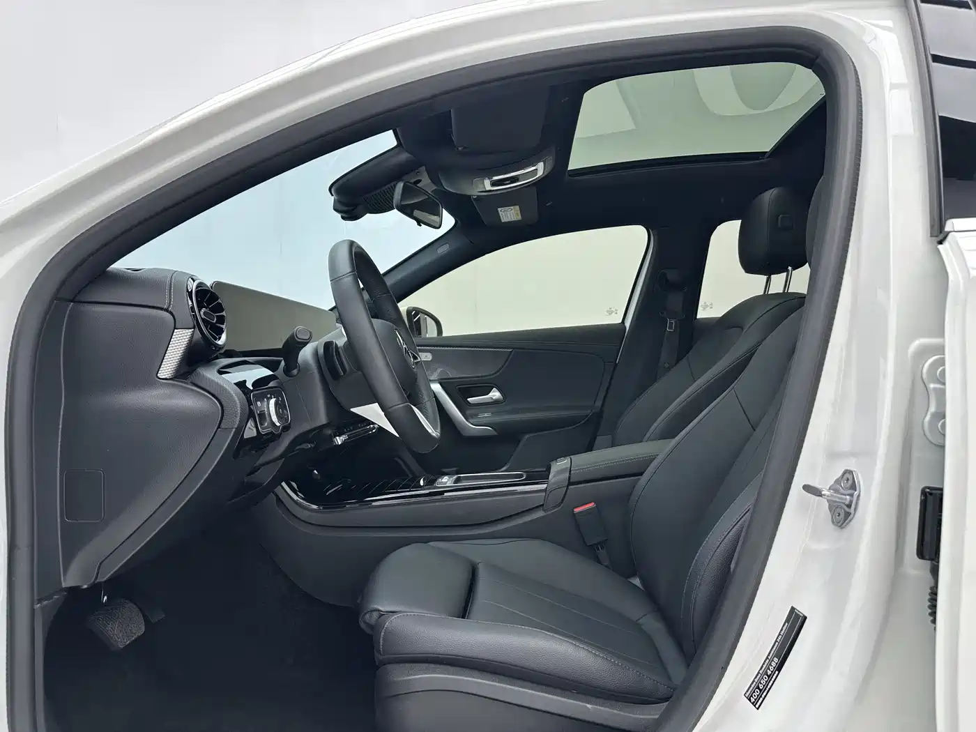 Mercedes-Benz A-Class 2023 A 180 L фото 5