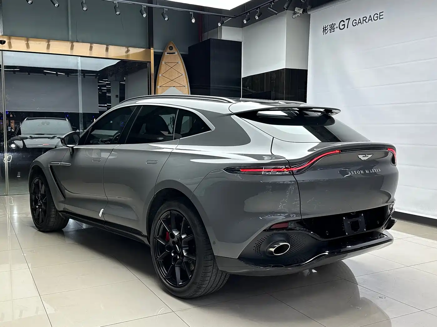ASTON MARTIN DBX