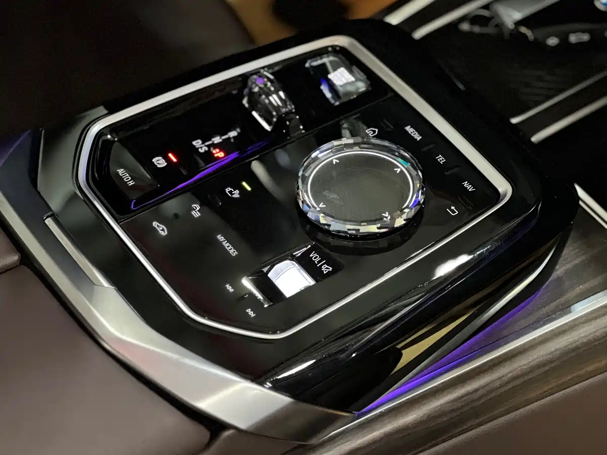 BMW 7 Series 2023 Model 735Li M Sport Package фото 19